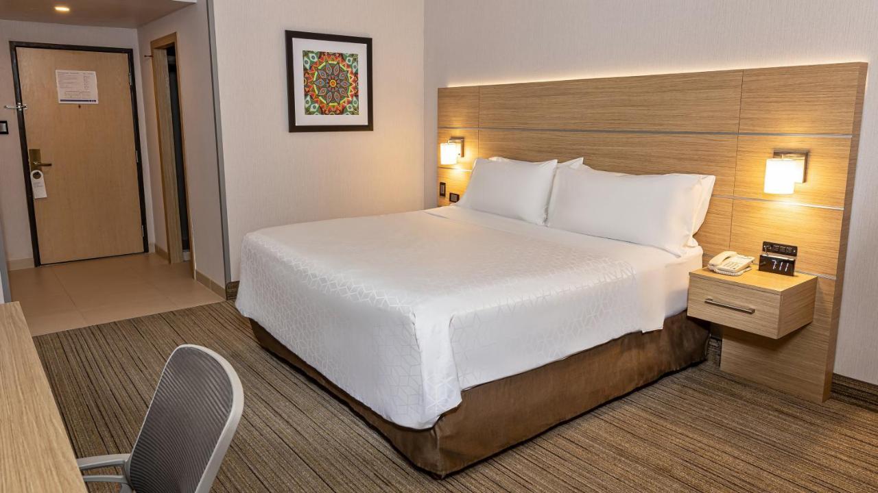 Holiday Inn Express Chihuahua By Ihg Exterior foto