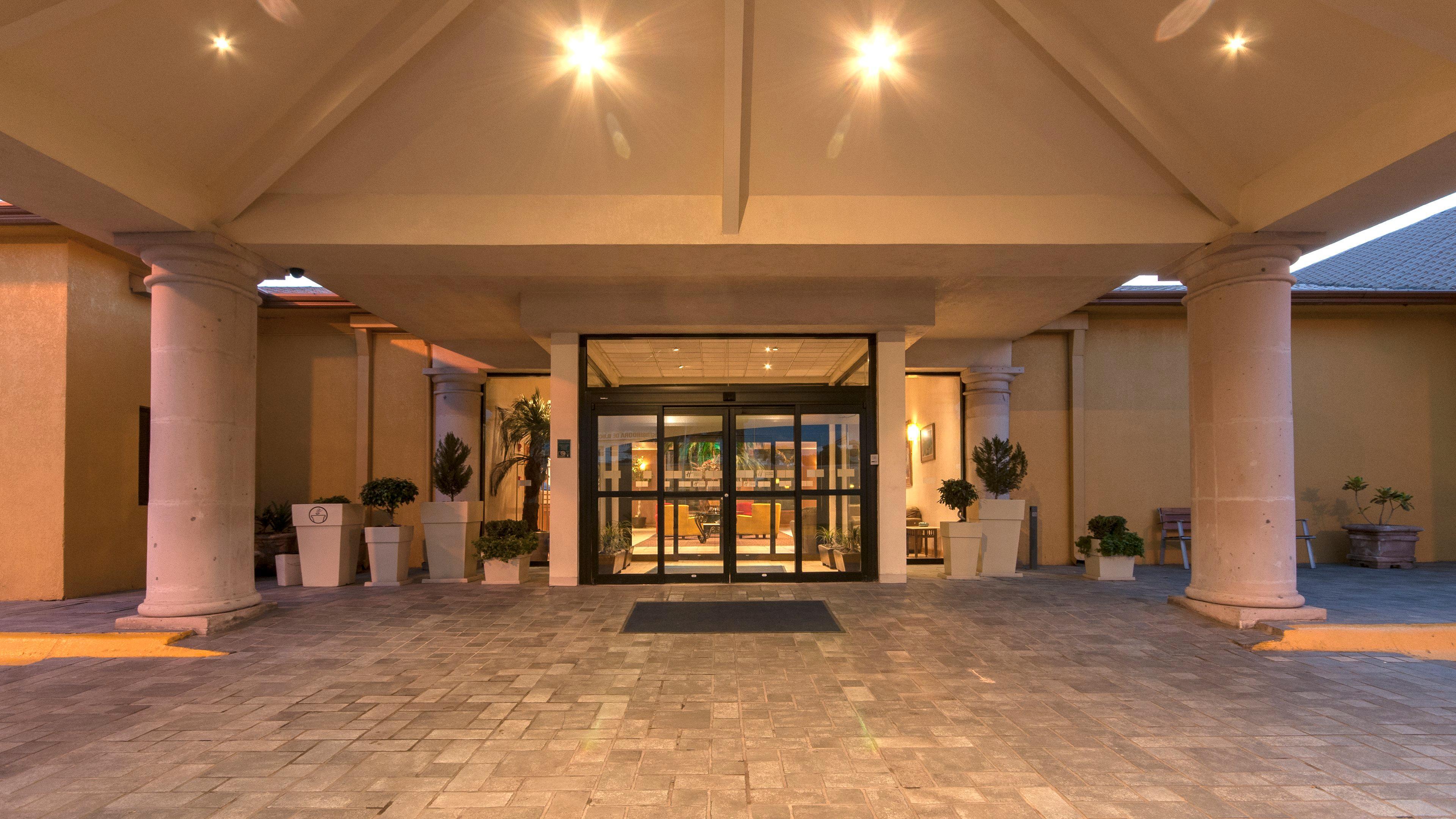 Holiday Inn Express Chihuahua By Ihg Exterior foto